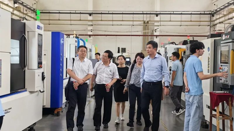 龙门铣床主轴型号分类解析：如何选择适合的型号